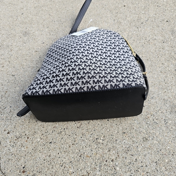 New Michael Kors Cindy backpack medium - Picture 8 of 14